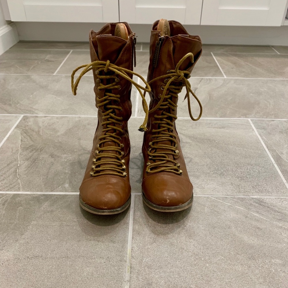 chestnut lace up combat boots!